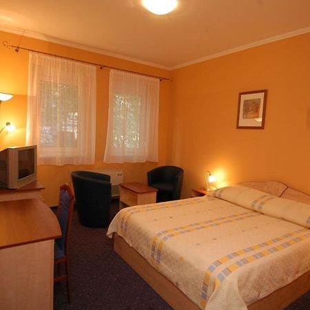 Tuenderpart Vendeghaz Hotel Eger Exterior foto