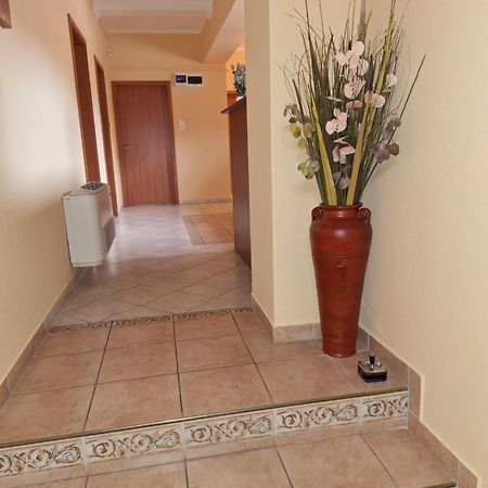 Tuenderpart Vendeghaz Hotel Eger Exterior foto