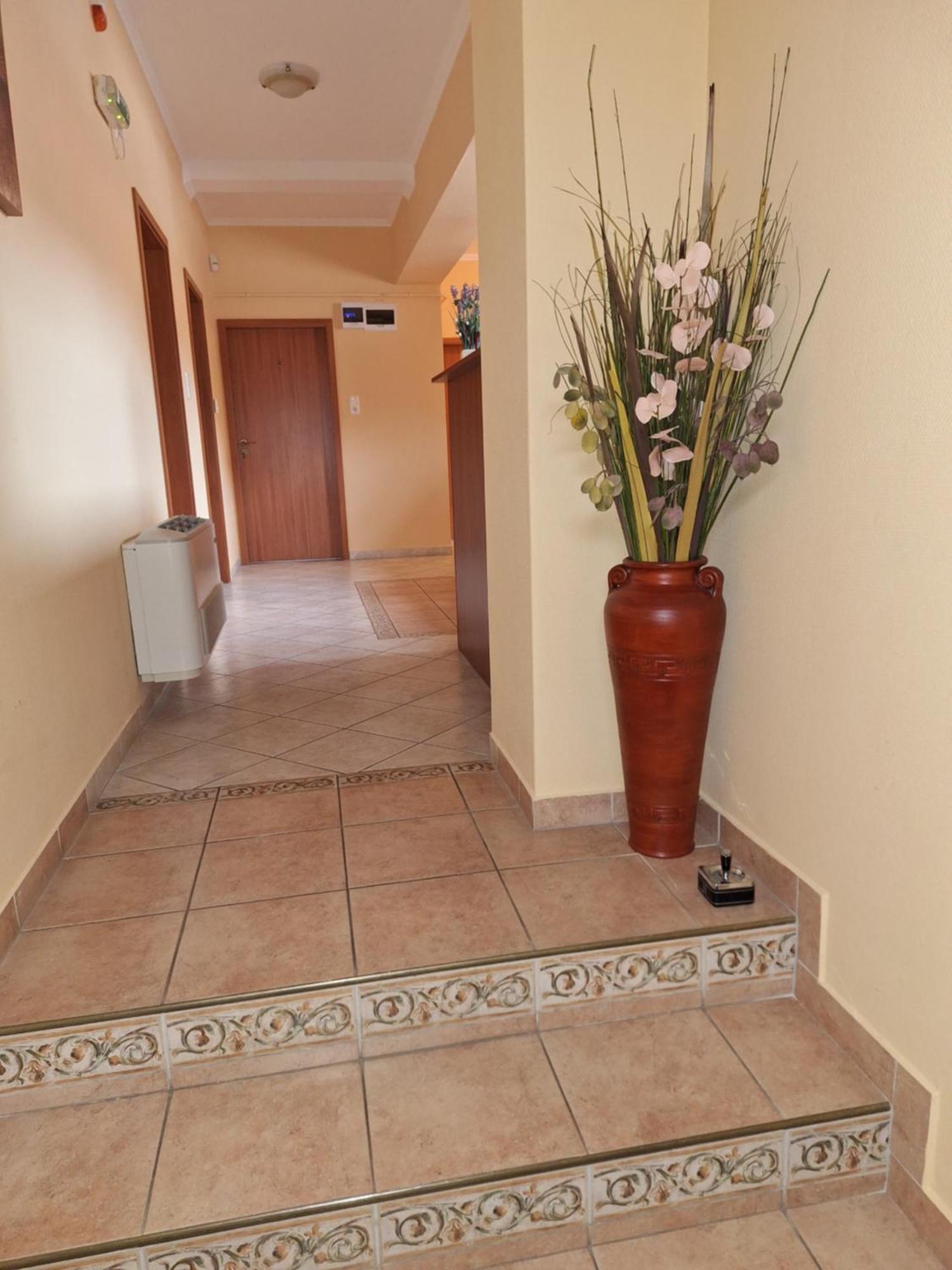 Tuenderpart Vendeghaz Hotel Eger Exterior foto