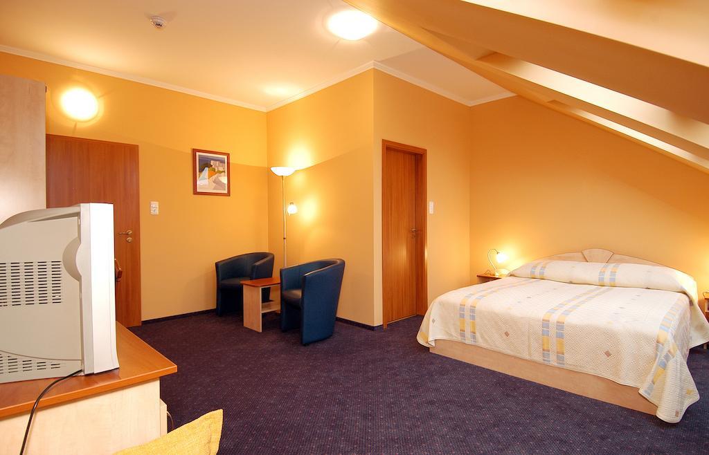 Tuenderpart Vendeghaz Hotel Eger Cameră foto